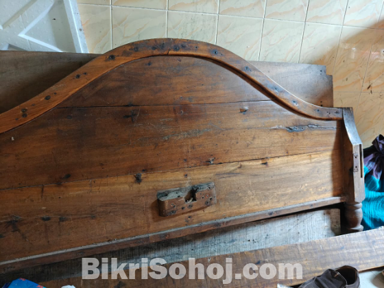 একটি সেমি ডাবল খাট । Khat